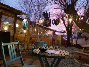 Ambiente del restaurante Patio La Dominga en el Cajón del Maipo